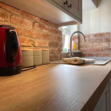 Couples Getaway, With Mountain Views/Dog Friendly Villa Crickhowell Buitenkant foto