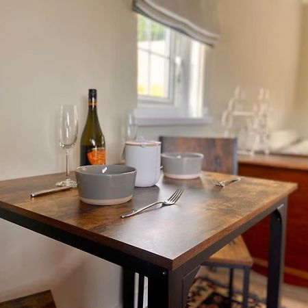 Couples Getaway, With Mountain Views/Dog Friendly Villa Crickhowell Buitenkant foto