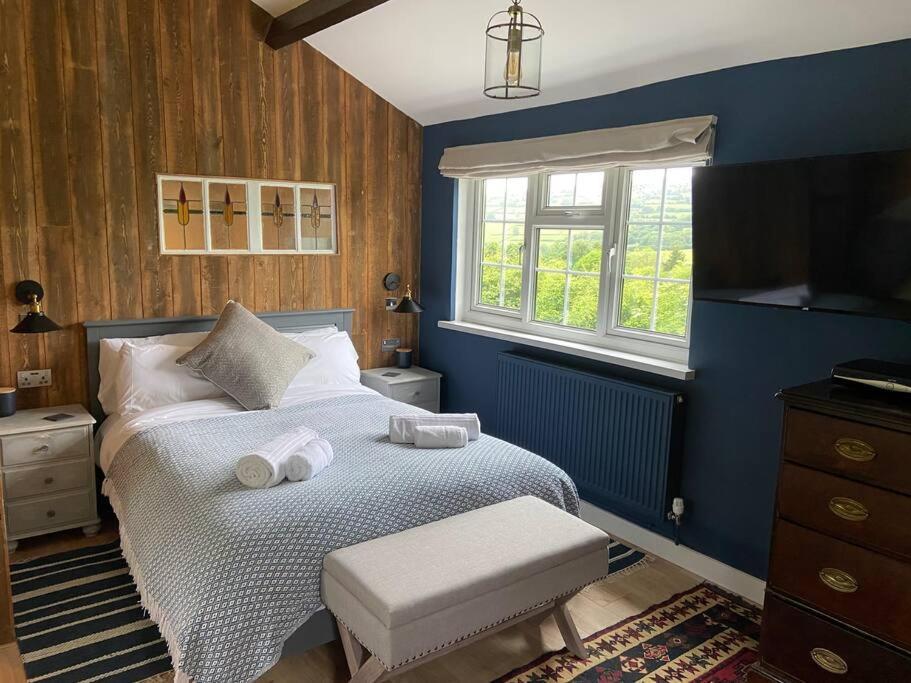 Couples Getaway, With Mountain Views/Dog Friendly Villa Crickhowell Buitenkant foto