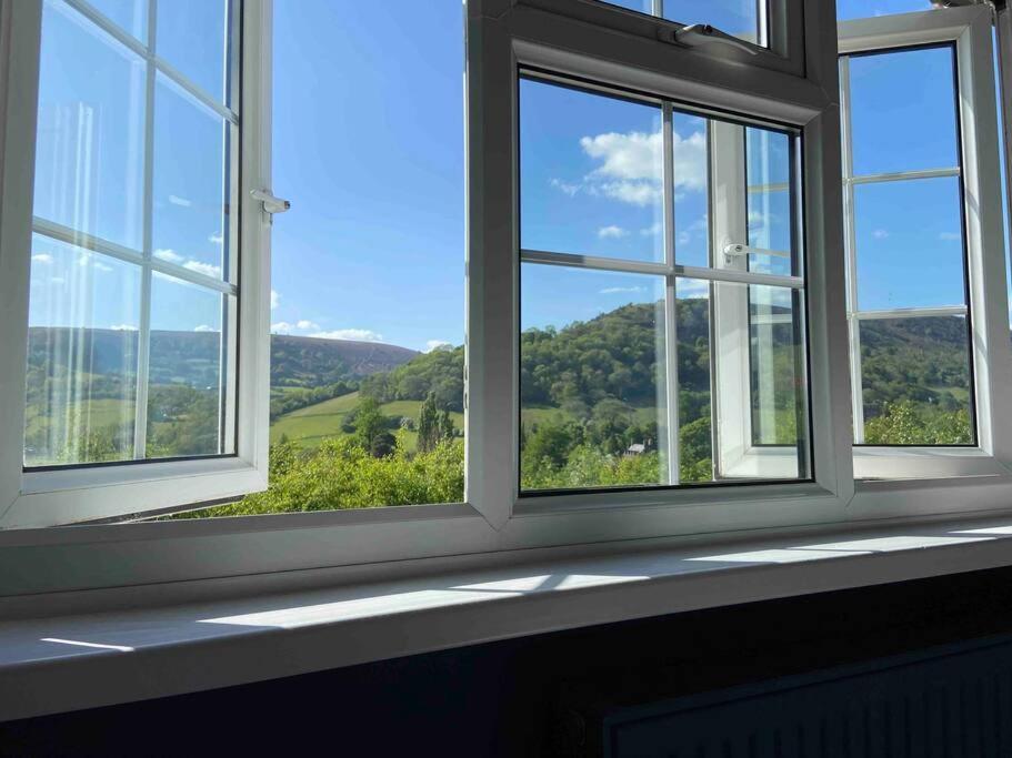 Couples Getaway, With Mountain Views/Dog Friendly Villa Crickhowell Buitenkant foto