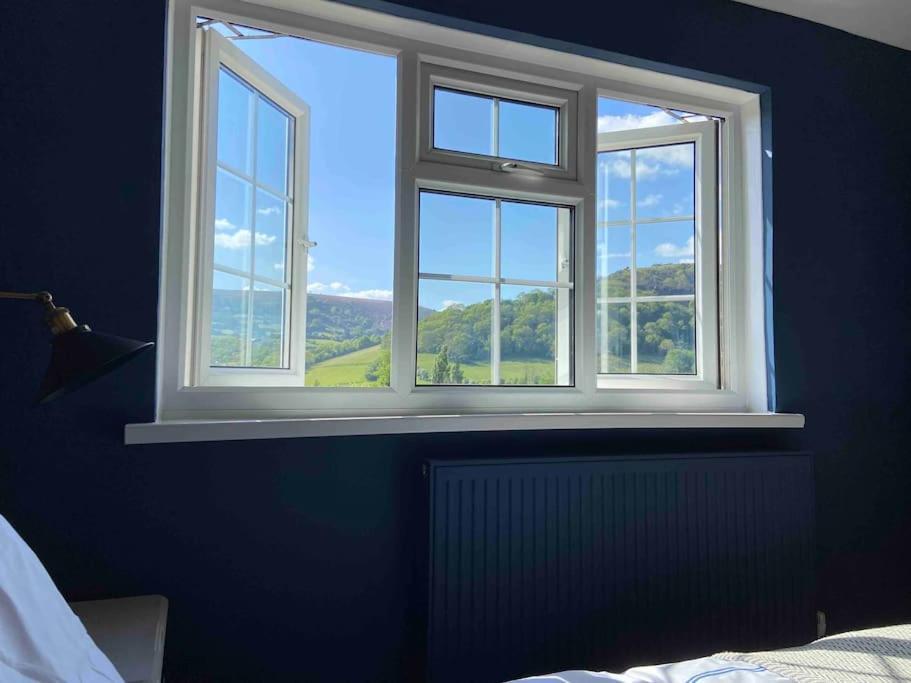 Couples Getaway, With Mountain Views/Dog Friendly Villa Crickhowell Buitenkant foto